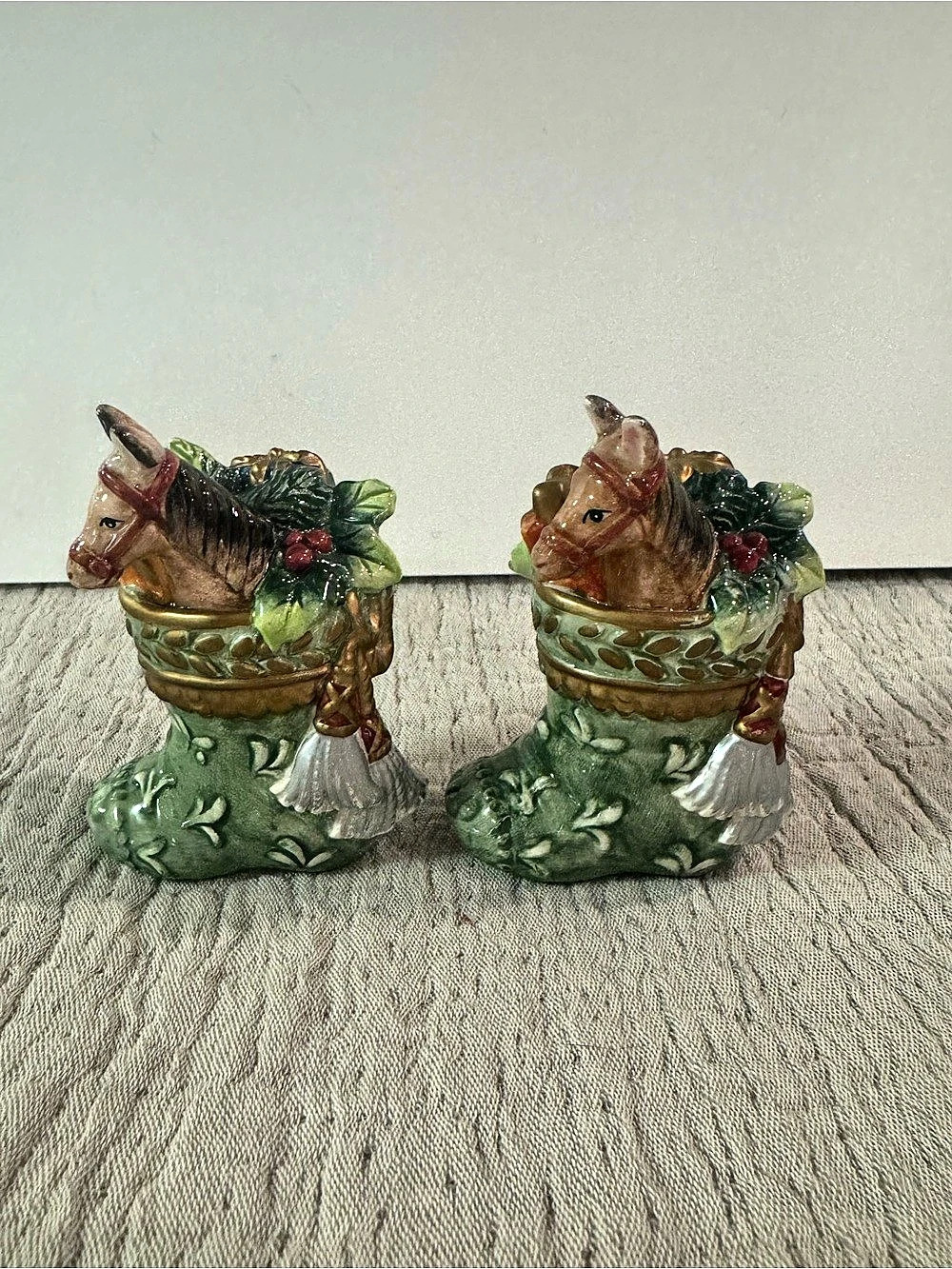 VTG Fitz & Floyd Gregorian Christmas Stocking Horse Salt & Pepper Shakers 2002